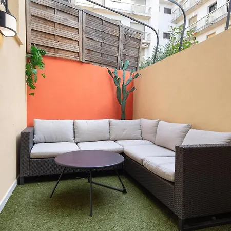 Beautiful And Cozy 3 Bedrooms In 昂蒂布