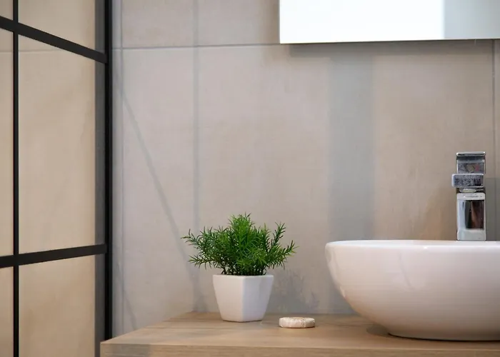 Beautiful And Cozy 3 Bedrooms In * Antibes