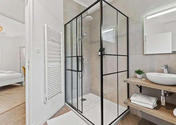 Beautiful And Cozy 3 Bedrooms In * Antibes