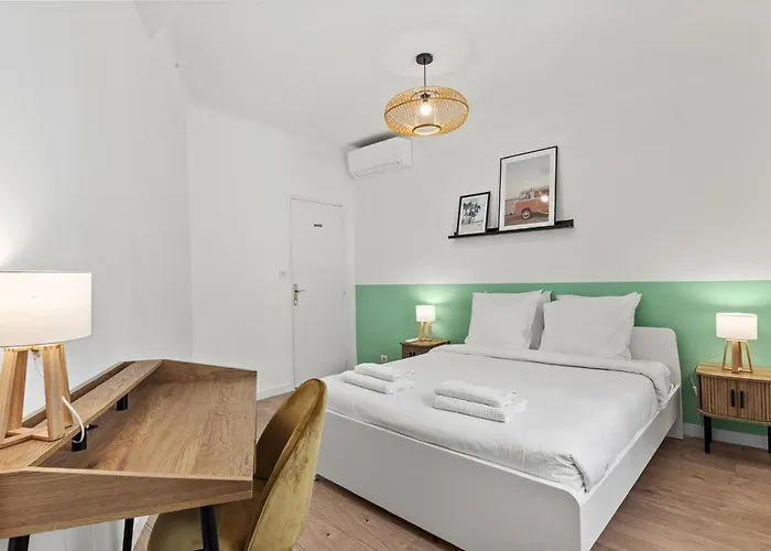 Beautiful And Cozy 3 Bedrooms In Apartment *